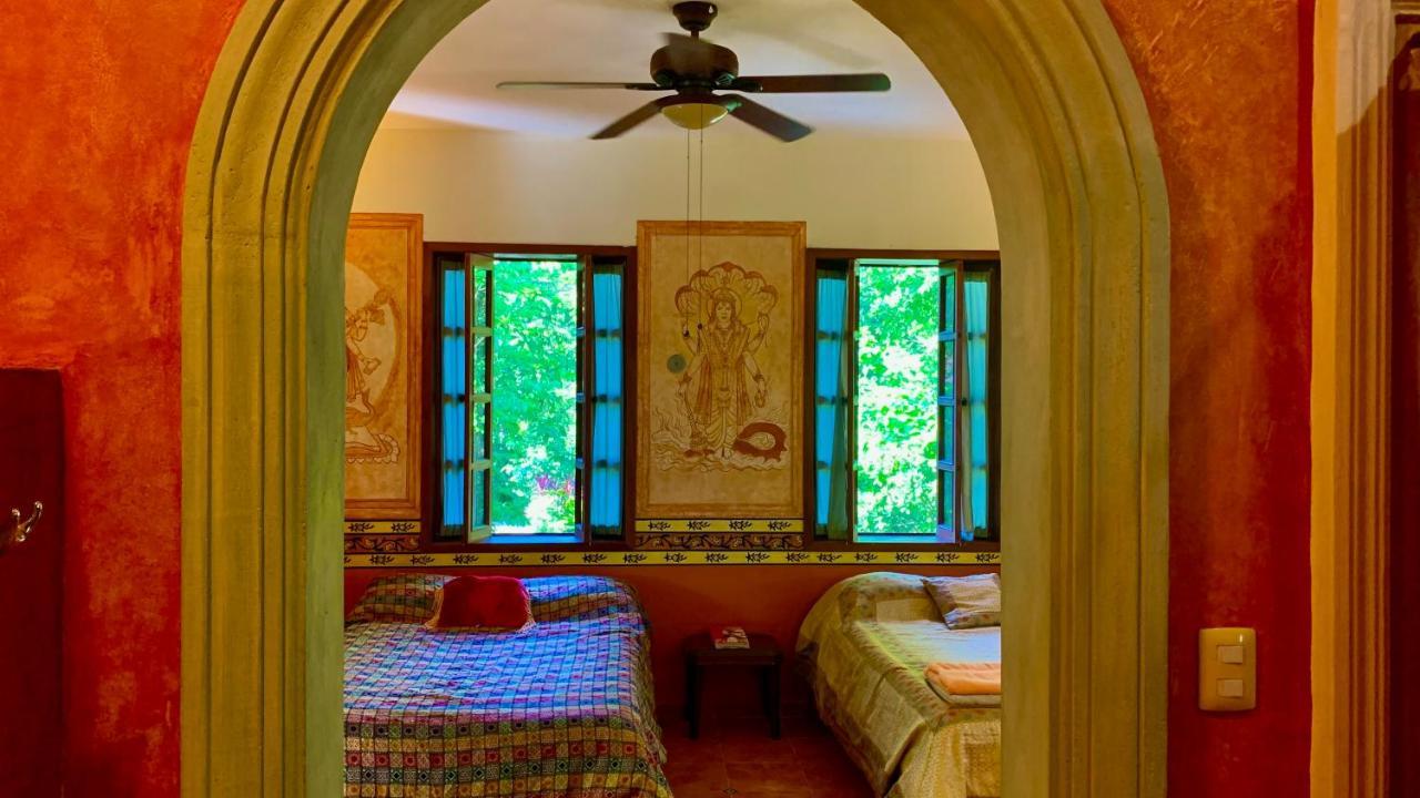 Gardenhotel Macan Che B&B Izamal Bagian luar foto