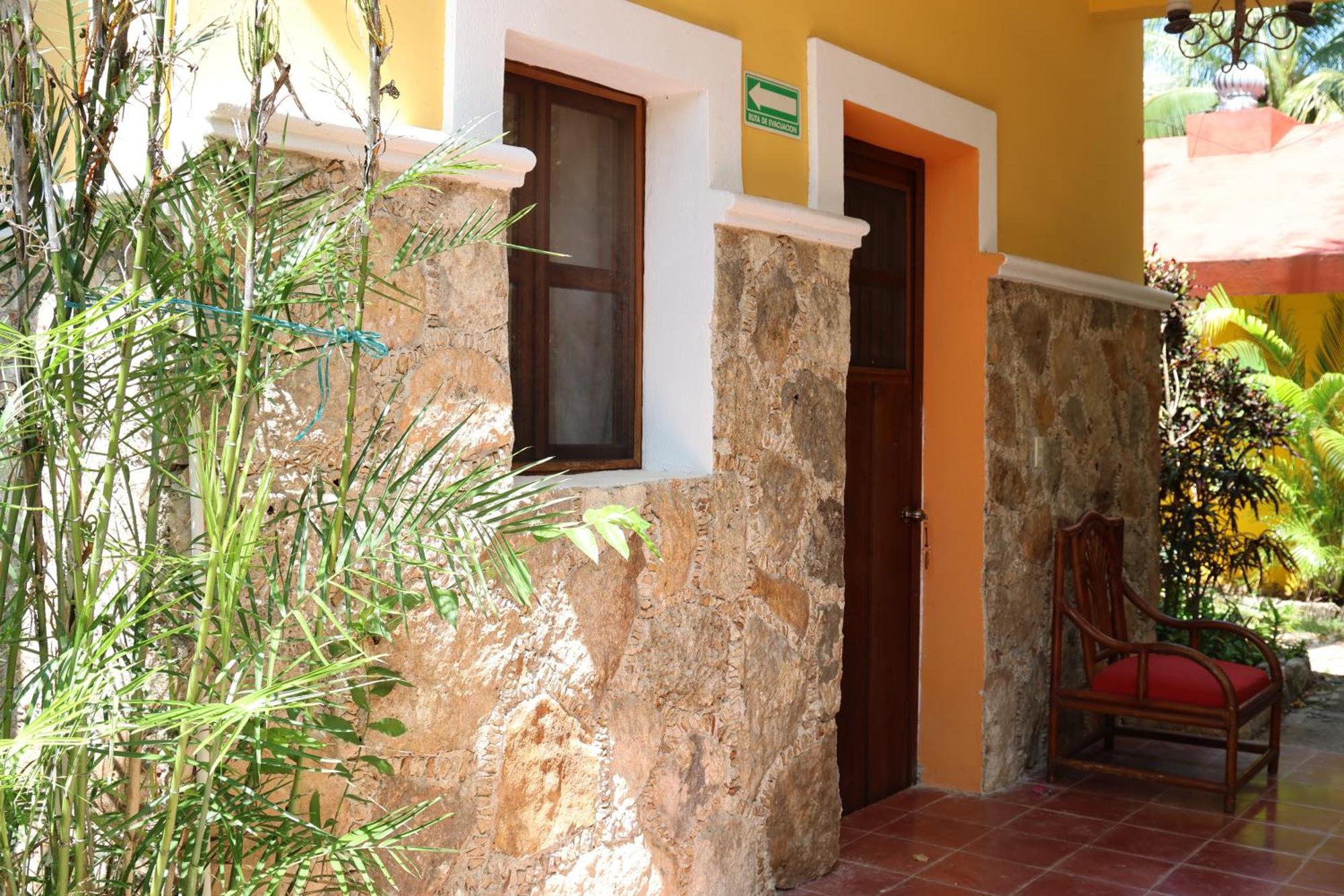 Gardenhotel Macan Che B&B Izamal Bagian luar foto